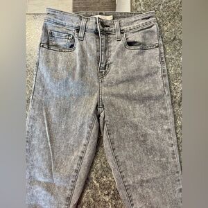 Levi's Women's Gray Skinny Jeans